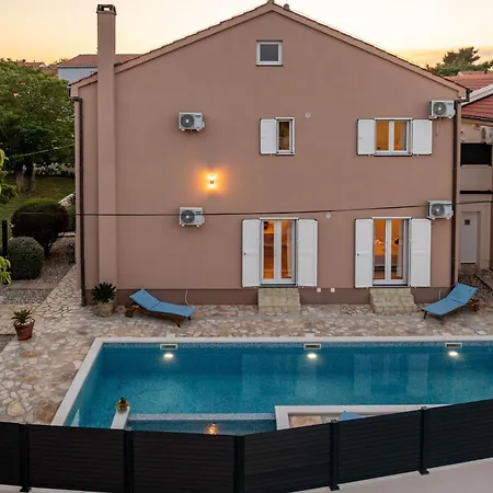 Family Oasis Zadarvillas 别墅 宁
