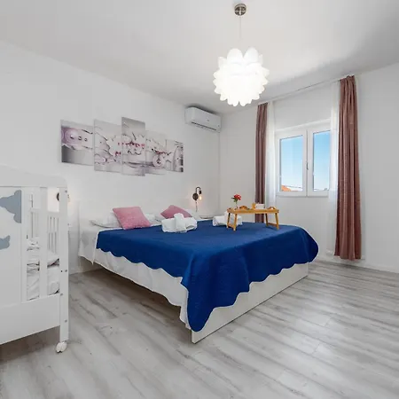 别墅 Family Oasis Zadarvillas 宁