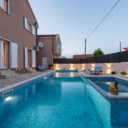 Family Oasis Zadarvillas 别墅 宁