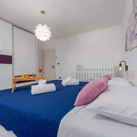 Family Oasis Zadarvillas 别墅 *