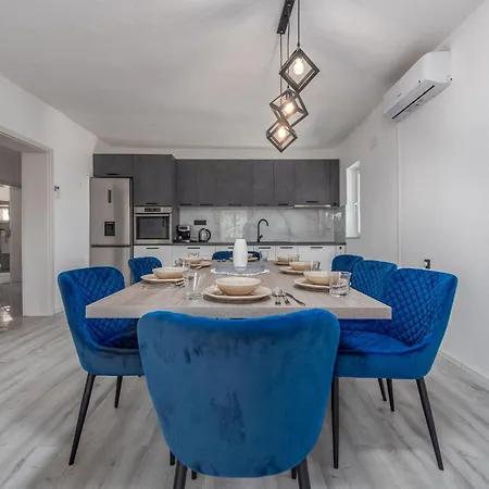 Family Oasis Zadarvillas 别墅 *