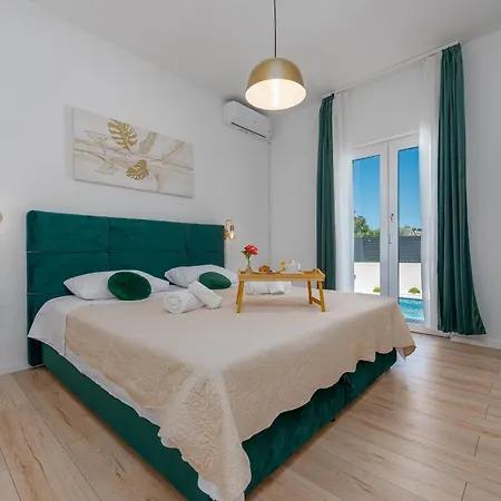 别墅 Family Oasis Zadarvillas 宁