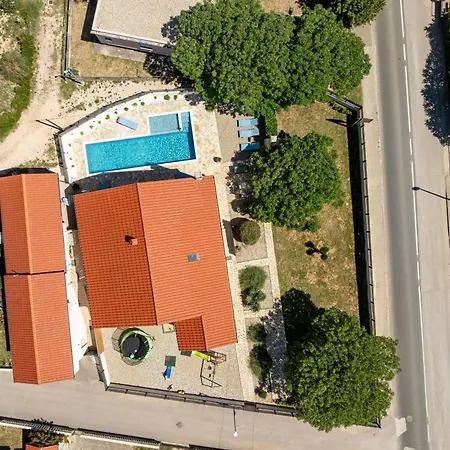 Family Oasis Zadarvillas Нин