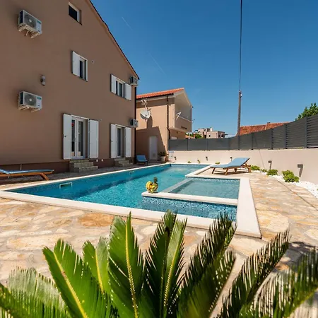 Family Oasis Zadarvillas Вилла *