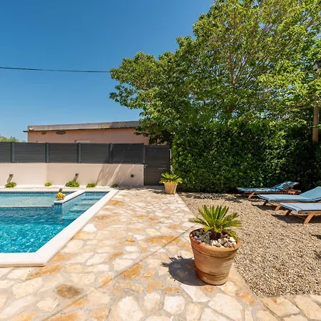 别墅 Family Oasis Zadarvillas 宁