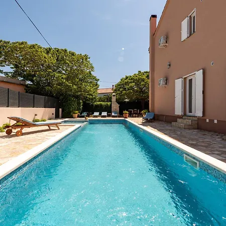Family Oasis Zadarvillas 别墅 宁