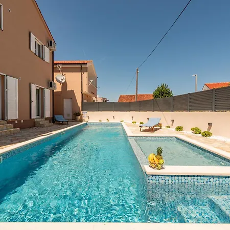 Family Oasis Zadarvillas 宁