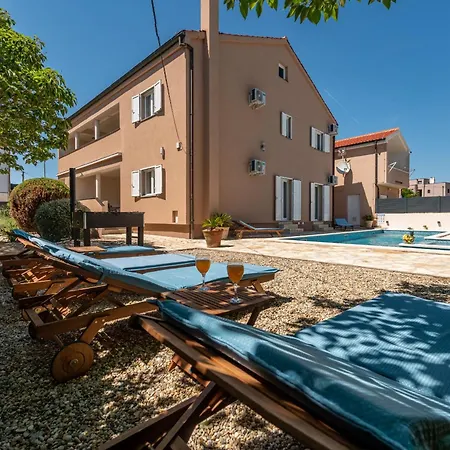 别墅 Family Oasis Zadarvillas 宁