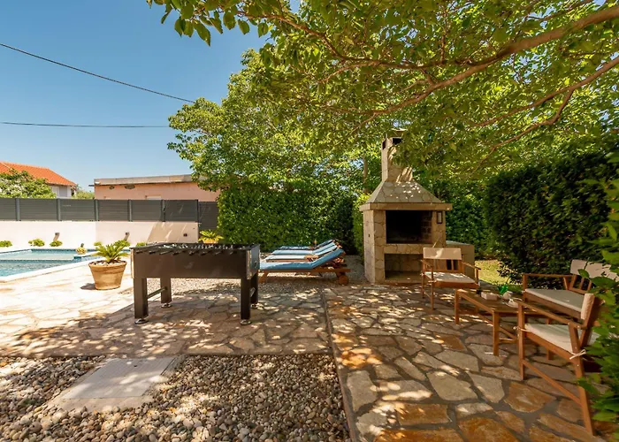 Family Oasis Zadarvillas Вилла Нин