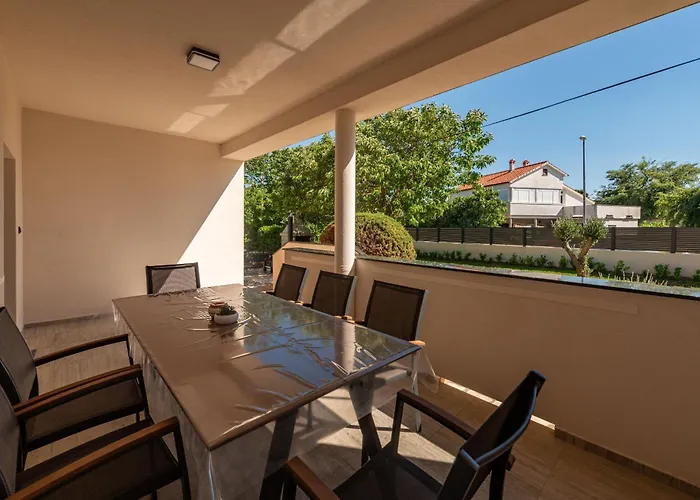 Family Oasis Zadarvillas Нин