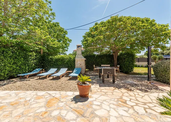 Family Oasis Zadarvillas Вилла Нин