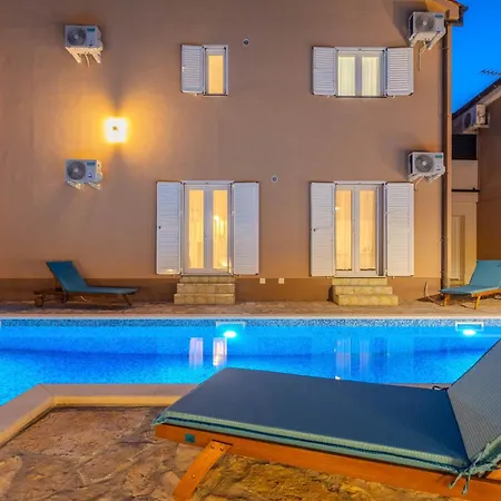 Villa Family Oasis Zadarvillas *