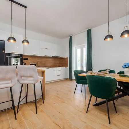 Villa Family Oasis Zadarvillas *